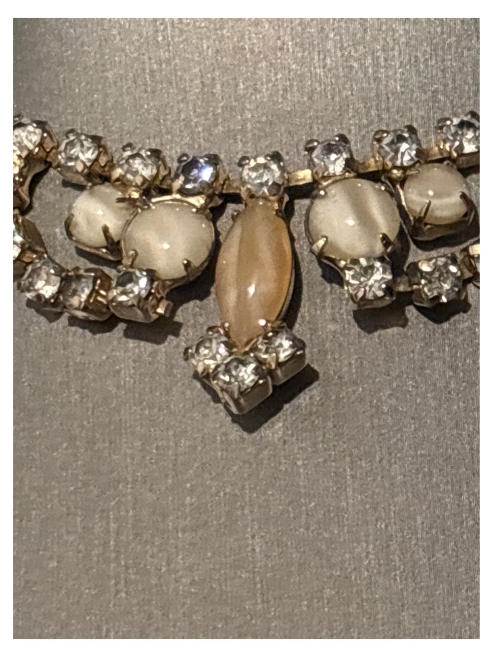 Vintage LISNER Crystal and Pearl Necklace - Ivory and Gold Tones - Picture 5 of 15